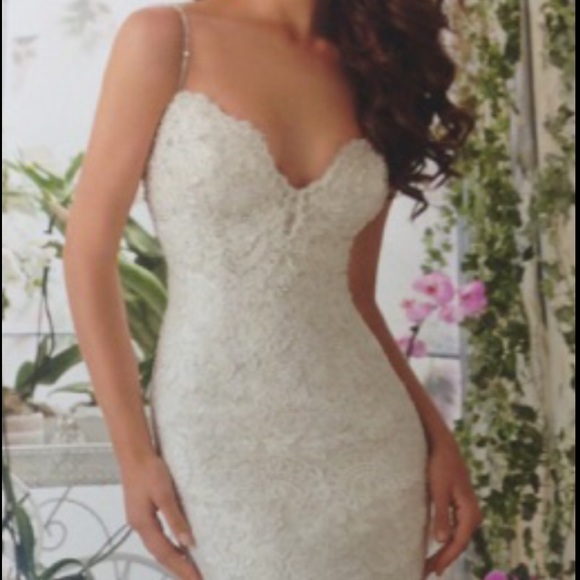 Wedding dress - Picture 1 of 8